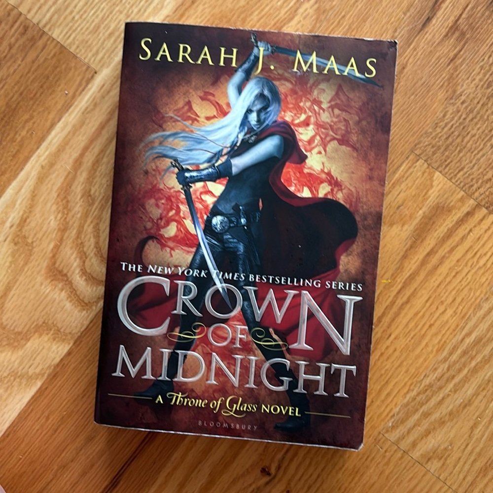 Crown of midnight oop cover